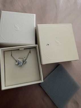 Swarovski Idyllia Lilia necklace